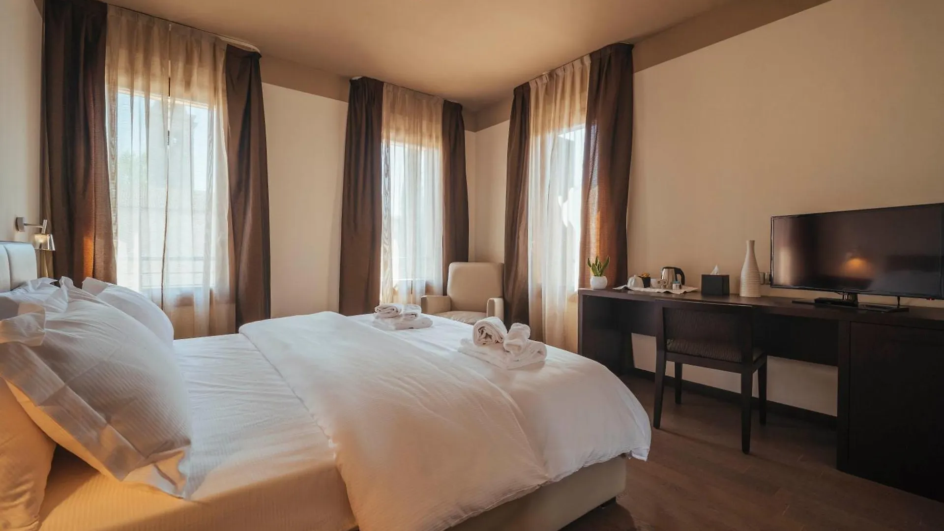 Hotel Palazzo Paradiso Meduna di Livenza 3*,